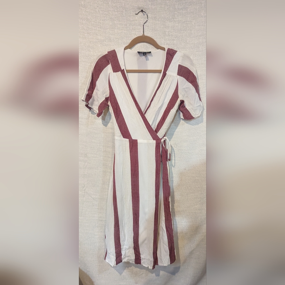 Lulu's red and white wrap dress size small (E)